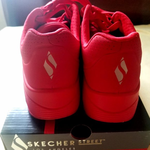 Red Women's Skechers Uno Stand On Air - Picture 2 of 4